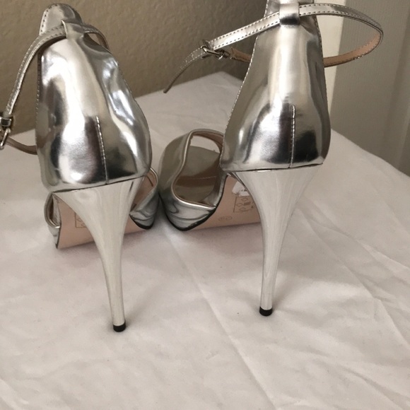Metallic silver TopShop heels - Picture 3 of 4